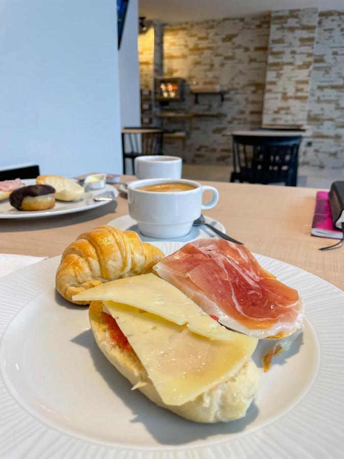 Hotel Quatre Llunes Санта Пола Екстериор снимка